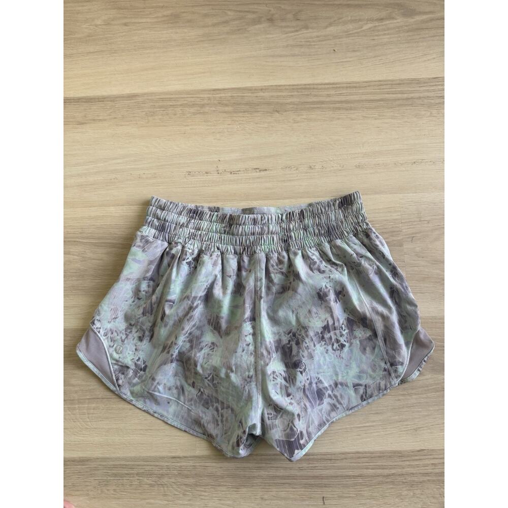 Lululemon Hotty Hot High-Rise Lined Shorts Plisse Bloom Multi Mauve Grey sz 6 - Picture 2 of 7